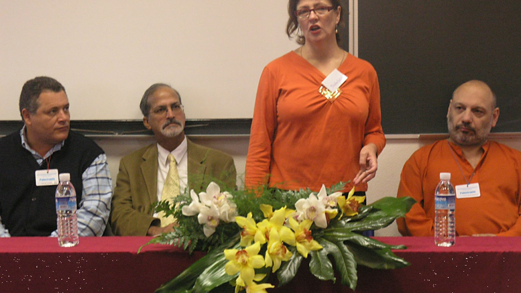 Abertura da Convenção Europeia de Yoga na Universidade Lusófona em Outubro de 2006 Swami Maitreyananda, Swamini Tara, Professores Teotóneo de Souza e Luís Figueiredo Yoga Integral